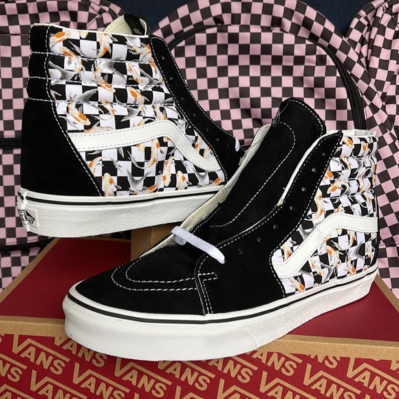 Vans Men’s Sk8-Hi
Checkerboard Koi/Black
VN0A7Q5NVG3
Sneakers - Picture 9 of 16